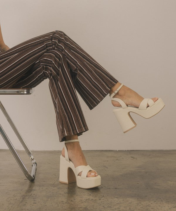 Women Oasis Society Norah Slip On Buckle Platform Heel Zarnesh