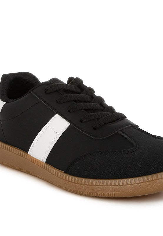 Women Crossover Closed Round Toe Lace Up Flatform Sneaker Zarnesh