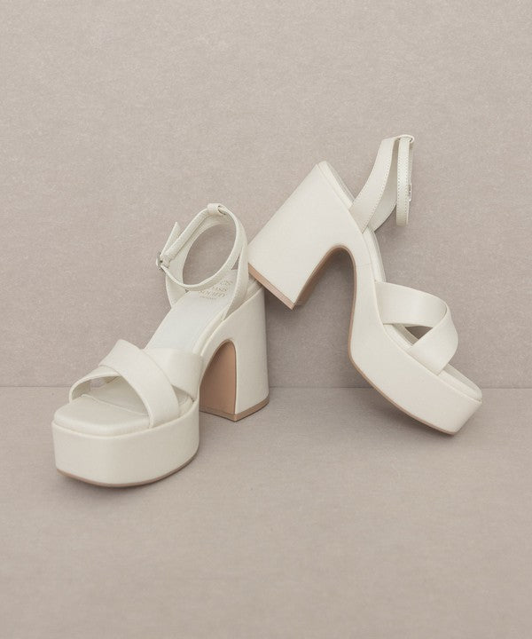 Women Oasis Society Norah Slip On Buckle Platform Heel Zarnesh