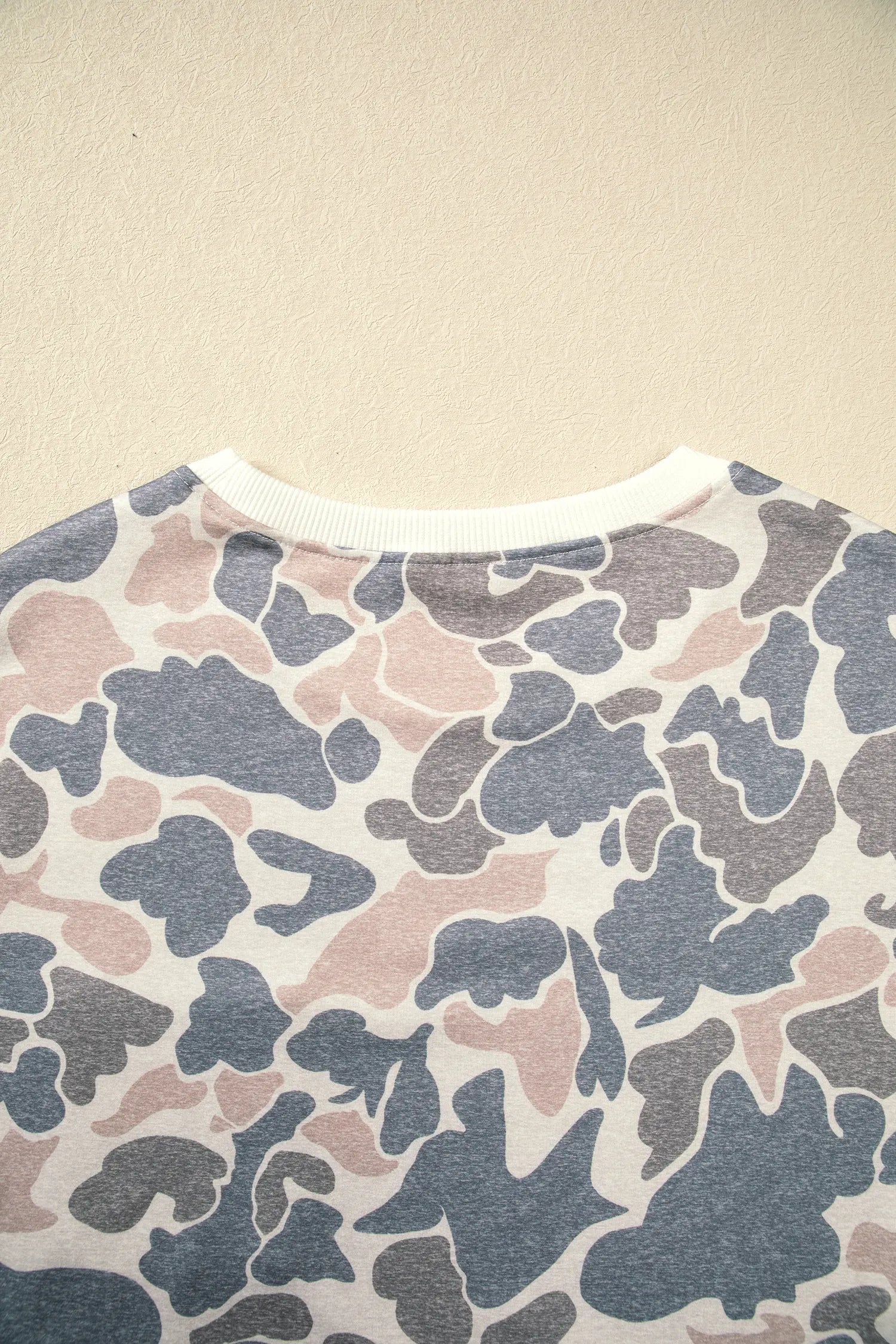 Back ribbed neckline on the beige camo print mini dress
