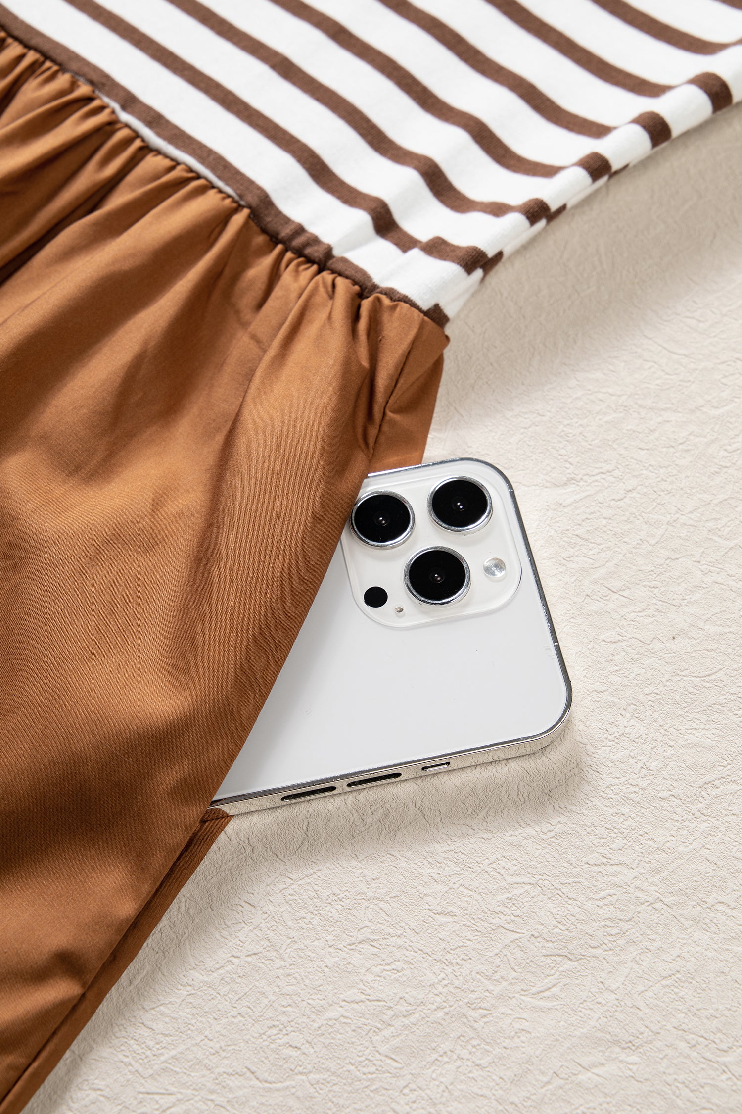 Gathered waist and side pocket with a phone on the brown maxi dress