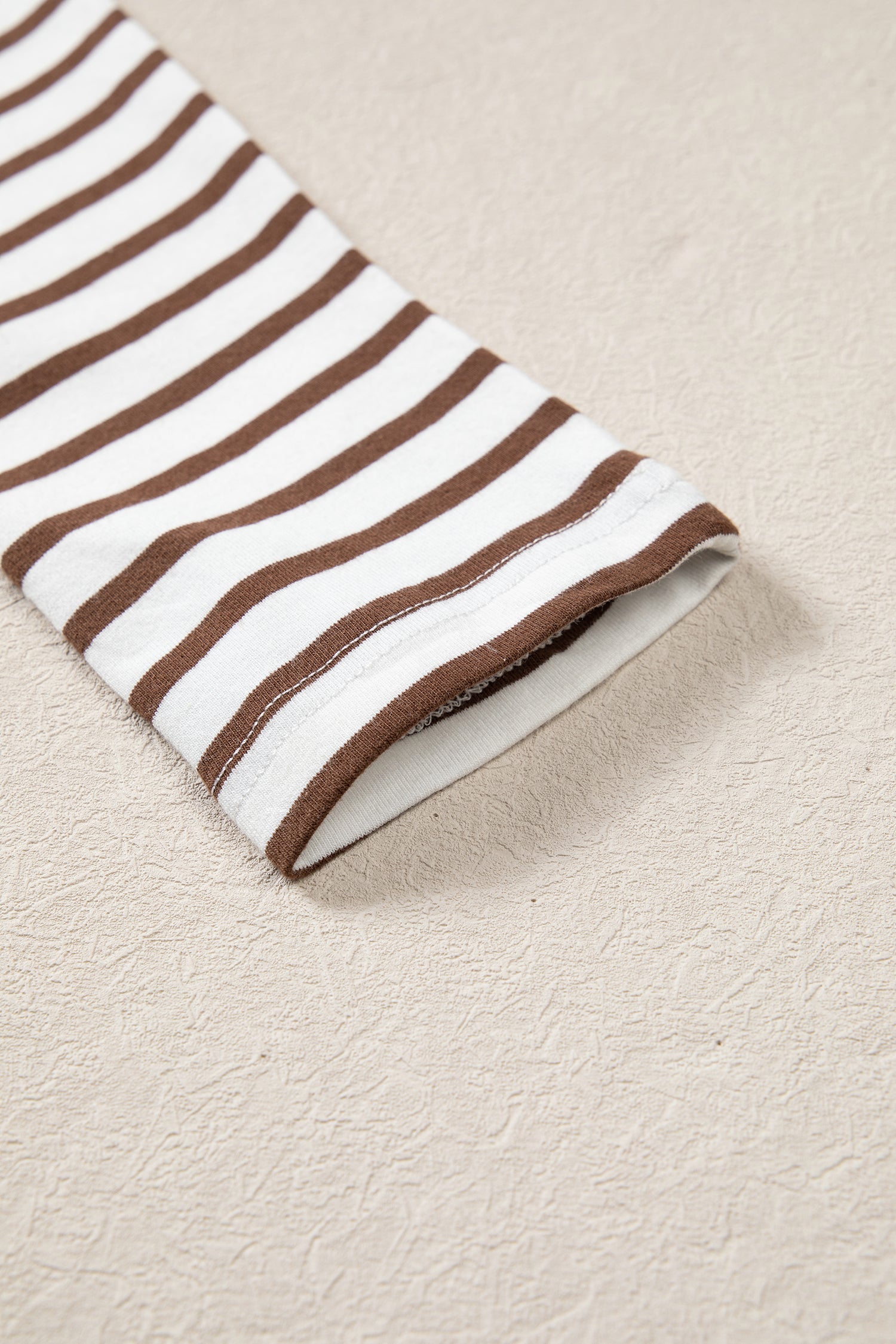 Striped long sleeve cuff on the brown maxi dress
