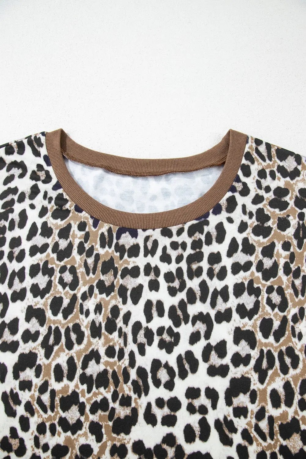 Plus Size Leopard Short Sleeve Contrast Trim Top | Zarnesh