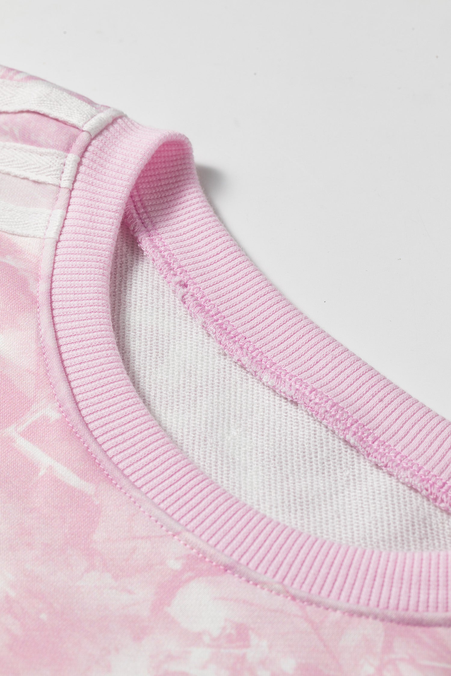 Pink sweatshirt ribbed round neckline detail