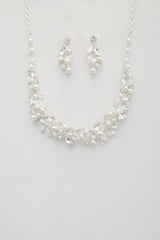 Natural Opulence: Leaf Pattern Pearl Crystal Necklace